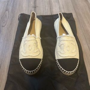 Women’s CHANEL flats